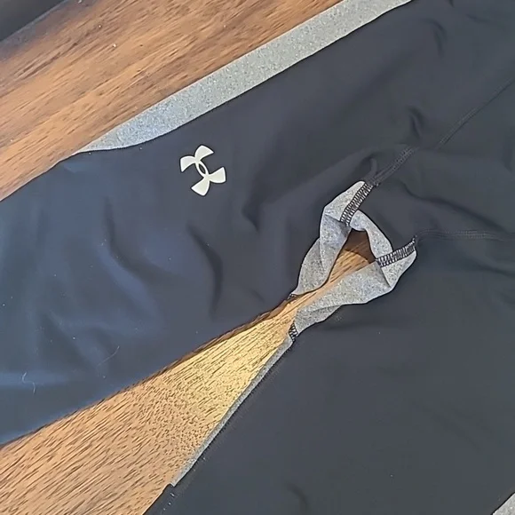 Under Armour YOUTH Boys Compression Pants 3/4 Tights Training  Size Med - Picture 2 of 5